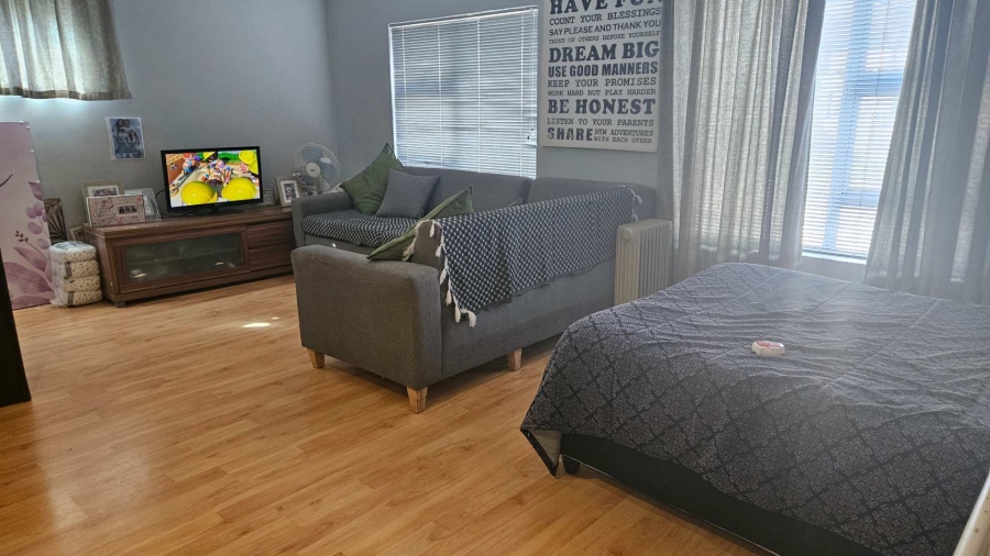 3 Bedroom Property for Sale in Gustrouw Western Cape